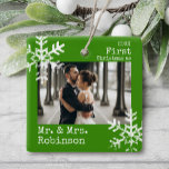 Ornamento De Cerâmica Senhor Primeiro Natal Verde Foto Personalizada da<br><div class="desc">Personalize este ornamento com a sua foto de casamento e adicione o seu sobrenome juntamente com o ano para este excelente de Natal.</div>