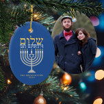 Ornamento De Cerâmica Shalom Peace on Earth Hanukkah Holiday Photo<br><div class="desc">Shalom Peace on Earth Hanukkah Holiday Photo Ornament - o complemento perfeito para sua família interreligiosa! Azul Festivo Chanucá com uma elegante menorah prateada e um sanduíche de ouro Hebraico - Paz na Terra! Fácil de personalizar com texto, fontes e cores. Criado pelo designer Zazzle pro BK Thompson exclusivamente para...</div>