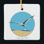 Ornamento De Cerâmica Siesta Key, Flórida Sea Gull sobre Beach<br><div class="desc">Ornamento cerâmico com imagem de casco marítimo tridimensional sobrevoando a praia com ondas. Siesta Key,  Flórida no guião no fundo.</div>