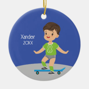 Ornamento De Cerâmica Skateboard Cute Brunette Boy