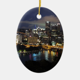 Ornamento De Cerâmica Skyline de Pittsburgh no crepúsculo