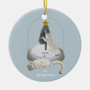 Ornamento De Cerâmica Snow Leopards Globe Snow Blue Foto de Feriado Azul
