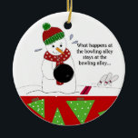 Ornamento De Cerâmica Snowman Bowler<br><div class="desc">Um doce boneco de neve por uma noite de boliche. Alguns derrubaram boliches e um ditado legal!</div>