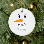 Ornamento De Cerâmica Snowman Confusa Face Frosty<br><div class="desc">Este design Frosty lembra-nos que abraçar o inesperado está bem e que a magia da estação ainda brilha intensamente na maravilha do inverno,  mesmo em confusão.</div>