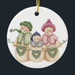 Ornamento De Cerâmica Snowman Family Keepsasaame Ornament<br><div class="desc">Uma família de boneco de neve com mortes em forma de coração em um ornamento de porcelana...  certamente encantará quem ama homens de neve e inverno!</div>