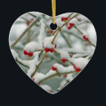 Ornamento De Cerâmica Snowy Red Berries Winter Scene Heart<br><div class="desc">Uma cena de inverno de neve com Berries vermelhos e galhos nuos cobertos de neve!</div>