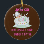 Ornamento De Cerâmica Só uma garota que ama balas de bolhas<br><div class="desc">Só uma garota que ama banhos de bolhas Presente. Presente perfeito para seu pai, mãe, pai, homens, mulheres, amigos e familiares no Dia de Ação de Graças, Dia de Natal, Dia de as mães, Dia de os pais, 4 de julho de 1776 Dia Independente, Dia dos Veteranos, Dia do Halloween,...</div>