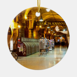 Ornamento De Cerâmica Sob o Portico