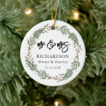Ornamento De Cerâmica Sr. e Sra. Christmas Wreath<br><div class="desc">O Sr. e Sra. Wreath de Natal,  ornamento cerâmico. Nosso modelo personalizável permite criar um ornamento único que captura o amor e a alegria desse marco memorável. Adicione seus nomes,  data de casamento,  ou até uma mensagem especial para torná-la realmente única. É o perfeito guardião para acalmar por anos!</div>