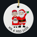 Ornamento De Cerâmica Sr. e Sra. Papai Noel personalizaram o Natal<br><div class="desc">Um belo desenho desenhado pelo Sr. e Sra. Claus,  recém-casados,  Enfeites de natal personalizado</div>
