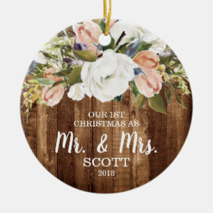 Ornamento De Cerâmica Sr. & Sra. casados do país primeiro Natal floral
