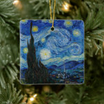 Ornamento De Cerâmica Starry Night | Vincent van Gogh<br><div class="desc">Starry Night (1889),  pelo artista holandês Vincent Van Gogh. A obra de arte original é um óleo na canvas que representa um céu noturno vigoroso e impressionista postado em tons modesta de azul e amarelo. Use as ferramentas de design para adicionar texto personalizado ou personalizar a imagem.</div>