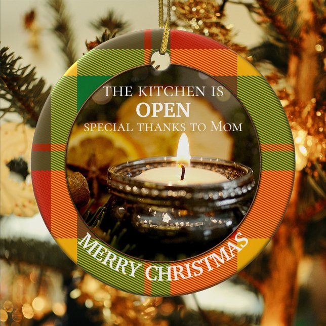 Ornamento De Cerâmica Sua Cozinha de Xadrez de Fotografias Personalizada (A feel-good Christmas ornament featuring your own custom photo framed by a colorful plaid design)