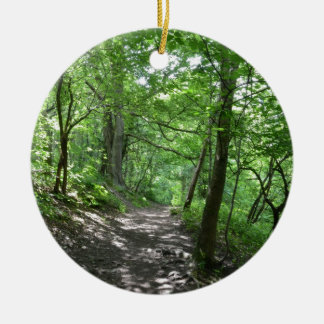 Ornamento De Cerâmica Sun através das árvores