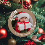 Ornamento De Cerâmica Tan Rustic Circle Foto Snowflakes<br><div class="desc">Personalize este ornamento com a sua foto de família e adicione o seu nome de família juntamente com o ano para esta manutenção de Natal excelente.</div>