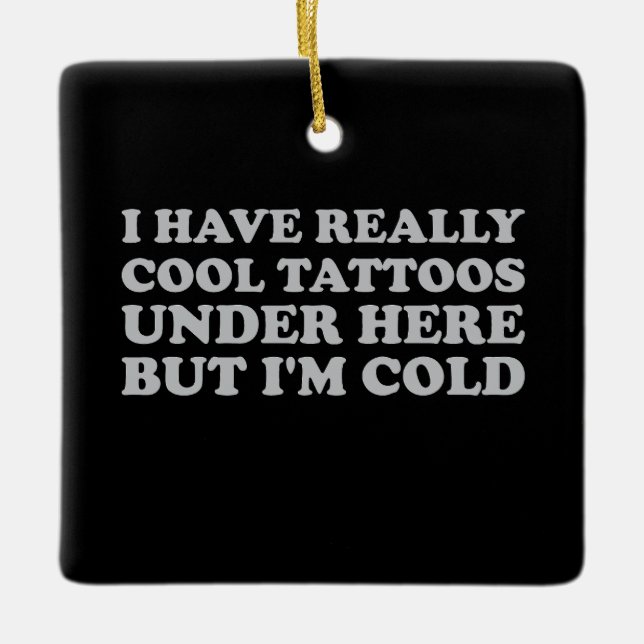 Ornamento De Cerâmica Tenho tatuagens Legal aqui embaixo, mas estou fria (Frente)