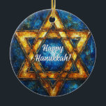 Ornamento De Cerâmica Texto personalizado Happy Hanukkah ✡️, Estrela de<br><div class="desc">Este encantador ornamento cerâmico Chanucá, chamado "Starry Night Hanukkah Charm", é uma adição encantadora a qualquer decoração de férias. Ele apresenta uma estrela radiante de David em uma tonalidade brilhante de ouro contra um fundo azul profundo, lembrando um céu noturno estrelado. A elegante escrita branca no centro lê "Happy Hanukkah!"...</div>