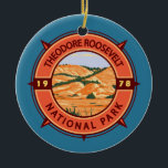 Ornamento De Cerâmica Theodore Roosevelt National Park Compass<br><div class="desc">Theodore Roosevelt vetor trabalho de arte design. O parque é um parque nacional americano que compreende três áreas de terras áridas geograficamente separadas na parte ocidental da Dakota do Norte.</div>