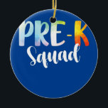 Ornamento De Cerâmica Tie Dye Pré K Squad De Volta Ao Professor E<br><div class="desc">Tie Dye Pré K Squad De Volta Ao Professor De Escola E Presente Infantil. Presente perfeito para seu pai, mãe, pai, homens, mulheres, amigos e familiares no Dia de Ação de Graças, Dia de Natal, Dia de as mães, Dia de os pais, 4 de julho de 1776 Dia Independente, Dia...</div>