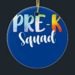 Ornamento De Cerâmica Tie Dye Pré K Squad De Volta Ao Professor E<br><div class="desc">Tie Dye Pré K Squad De Volta Ao Professor De Escola E Presente Infantil. Presente perfeito para seu pai, mãe, pai, homens, mulheres, amigos e familiares no Dia de Ação de Graças, Dia de Natal, Dia de as mães, Dia de os pais, 4 de julho de 1776 Dia Independente, Dia...</div>