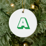 Ornamento De Cerâmica Tipografia inicial do monograma verde-moderno<br><div class="desc">Enfeites de natal de tipografia inicial do monograma,  branco e verde moderno. Inicial verde personalizado em fundo branco.</div>