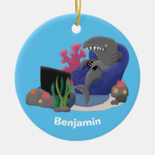 Ornamento De Cerâmica Tubarão engraçado assistindo desenhos animados na 