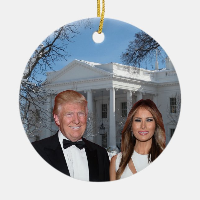 Ornamento De Cerâmica Um Natal Trump: Donald e Melania (Frente)