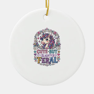 Ornamento De Cerâmica Unicórnio Fofo mas Ligeiramente Feral Fundo Branco