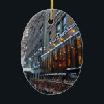 Ornamento De Cerâmica Upper West Side Icicles Nova Iorque Winter NYC<br><div class="desc">Apresenta uma fotografia original colorida de ícones que pingavam das folhas de um café Upper West Side. Fotografado em Manhattan, Nova Iorque. Muitas outras fotografias da NYC e da natureza também estão disponíveis neste compro. Não vê exatamente o que está procurando? Entre em contato com Rebecca para ter um produto...</div>