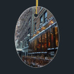 Ornamento De Cerâmica Upper West Side Icicles Nova Iorque Winter NYC<br><div class="desc">Apresenta uma fotografia original colorida de ícones que pingavam das folhas de um café Upper West Side. Fotografado em Manhattan, Nova Iorque. Muitas outras fotografias da NYC e da natureza também estão disponíveis neste compro. Não vê exatamente o que está procurando? Entre em contato com Rebecca para ter um produto...</div>