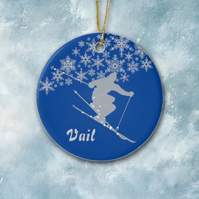 Ornamento De Cerâmica Vail Snowflake Skier Personalizado (Criador carregado)