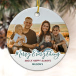 Ornamento De Cerâmica Vermelhos Vermelhos Simples Trendam Feliz Bonita T<br><div class="desc">Feliz Tudo e um Sempre Feliz - Decorre sua árvore ou envie um presente especial com este adorável ornamento personalizado de fotos de feriado da família. Adicione sua foto favorita e personalize com nome e ano. Visite nossa coleção para obter cartões, presentes e decoração doméstica. COPYRIGHT © 2020 Judy Burrows,...</div>