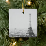 Ornamento De Cerâmica Vintage Paris Eiffel Tower Black White Photoshop<br><div class="desc">Este belo ornamento apresenta uma foto de viagem branco e preto-e-pintado,  vista de pássaros,  da Torre Eiffel e da França de Paris.</div>