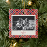 Ornamento De Cerâmica Vintage Red Blue Christmas Photo Sisters<br><div class="desc">Vintage Red Blue Geométrico Foto de Natal Feliz Irmãs Cerâmicas</div>
