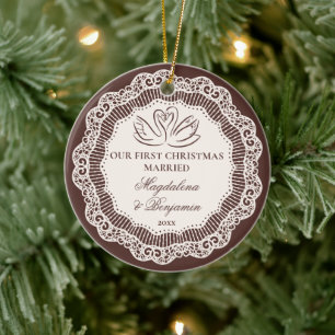 Ornamento De Cerâmica Vintage Renda Marrom Cisne 1º Natal Casado