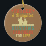 Ornamento De Cerâmica Vintage Retro Padre E Filha Caçando<br><div class="desc">Vintage Retro Padre E Parceiros De Caça Para Presente De Vida. Presente perfeito para seu pai, mãe, pai, homens, mulheres, amigos e familiares no Dia de Ação de Graças, Dia de Natal, Dia de as mães, Dia de os pais, 4 de julho de 1776 Dia Independente, Dia dos Veteranos, Dia...</div>