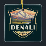 Ornamento De Cerâmica Vintage Viagem do Parque Nacional Denali<br><div class="desc">Trabalho de arte de vetor Denali. O parque tem terreno de tundra,  floresta de pântanos e geleiras,  o parque é o lar da vida selvagem,  incluindo ursos pardos,  lobos,  alce,  renas e ovelhas Dall.</div>