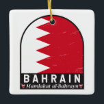 Ornamento De Cerâmica Vintagem Afetada do Emblem do Bahrein<br><div class="desc">Bahrein aflora o emblema com a bandeira e o casaco de armas.</div>