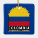 Ornamento De Cerâmica Vintagem com desgaste do emblema da Colômbia<br><div class="desc">Colombiana angustiada emblema com a bandeira e casaco de armas.</div>