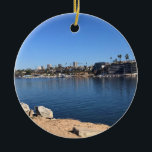 Ornamento De Cerâmica Vista do Wedge, Newport Beach, Califórnia<br><div class="desc">Vista de Corona Del Mar e Ilha Fashion na distância do outro lado do canal enquanto se encontra no West Jetty View Park,  na Wedge,  em Newport Beach,  Califórnia. Foto: novembro de 2022.</div>