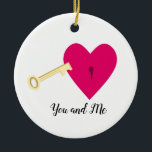 Ornamento De Cerâmica Você e eu coração e chave<br><div class="desc">Personalize este design bonito com um coração vermelho com um buraco de fechadura e uma chave dourada.</div>