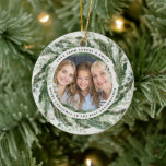 Ornamento De Cerâmica Vovó: Foto da coroa do Natal elegante<br><div class="desc">Avó,  coroa de folhagem moderna,  Festa de Natal feliz,  ornamento de fotos de Natal. O eucalipto pintado à mão,  o mínimo de coroa rattan botânica e moderna,  juntamente com uma verdadeira inscrição em folha,  dão a este cartão de férias uma sensação luxuosa. Em verdes clássicos,  castanhos e cinzentos.</div>