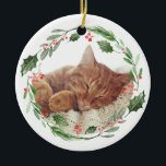 Ornamento De Cerâmica Watercolor Greenery Wreath Christmas Cat Photo<br><div class="desc">Adicione um sotaque personalizado à sua árvore de Natal com este ornamento de fotos de animais domésticos. Apresenta ilustrações em aquarela de verde,  colas e bagas. Personalize adicionando sua foto,  nome e data de seu animal de estimação. Este enfeite fotográfico também será perfeito como presente de Natal.</div>