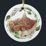 Ornamento De Cerâmica Watercolor Greenery Wreath Christmas Cat Photo<br><div class="desc">Adicione um sotaque personalizado à sua árvore de Natal com este ornamento de fotos de animais domésticos. Apresenta ilustrações em aquarela de verde,  colas e bagas. Personalize adicionando sua foto,  nome e data de seu animal de estimação. Este enfeite fotográfico também será perfeito como presente de Natal.</div>