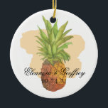 Ornamento De Cerâmica Watercolor Pineapple Tropical Summer Wedting Foto<br><div class="desc">Watercolor Pineapple Tropical Summer Wedding Foto Enfeites de natal com abacaxi com aquarela macia em pincelada de manga de pêssego. Para personalizar ainda mais,  clique no link "personalizar mais" e use a ferramenta design para modificar o design. Se precisar de assistência ou itens correspondentes,  entre em contato conosco.</div>