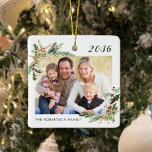 Ornamento De Cerâmica White de Natal da família Beach Starfish<br><div class="desc">Esta praia inspirou um Enfeites de natal com o clássico fundo branco que faz um excelente de férias, facilmente personalizado para um presente único com modelos de fotos e texto. As impermeabilizações de coloração aquática de feriado de sagrado, pinho e estrela-estrela em dois cantos enquadram a foto em ambos os...</div>