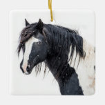 Ornamento De Cerâmica "Winter King" Washakie Ornament<br><div class="desc">Durante sua longa vida,  o garanhão,  Washakie,  enfrentou muitos invernos rígidos no campo e continuou a soldar.</div>
