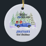 Ornamento De Cerâmica Winter Onederland First Christmas Blue<br><div class="desc">"One Derful Winter Adventure": Tire uma carona através da encantadora Holanda do inverno em um caminhão azul vintage! Com árvores nevadas criando um pano de fundo pitoresco, este ornamento de iNatal captura a alegria e a maravilha de seu filho girar um. Prepare-se para uma comemoração alegre e divertida! Use o...</div>
