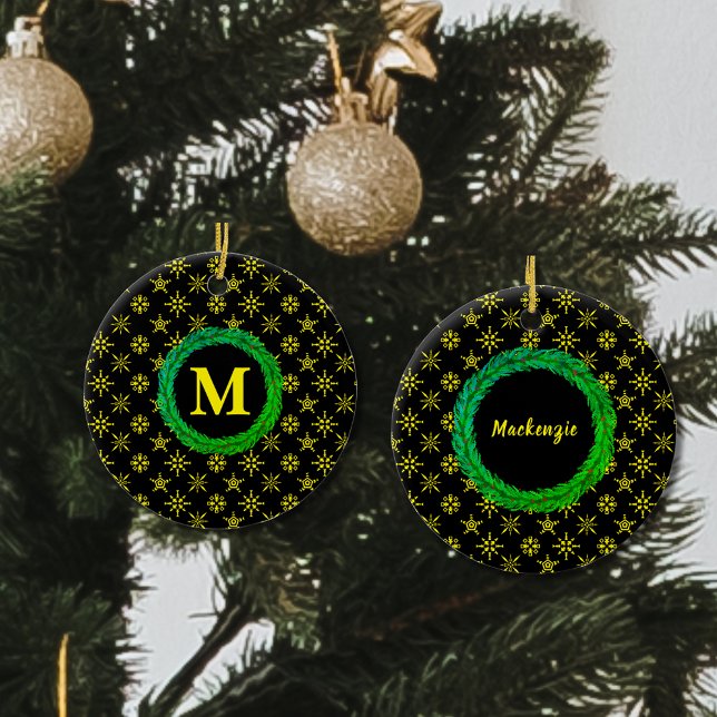 Ornamento De Cerâmica Wreath Monograma Seu Nome Flocos de Neve Amarelos  (Wreath Monogram Your Name Black Yellow Snowflakes Ceramic Ornament)