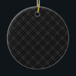 Ornamento De Cerâmica Xadrez branca-negra durante o inverno<br><div class="desc">Personalize o adorável e elegante padrão de xadrez branca preto das cinzas de Natal elegantes.</div>